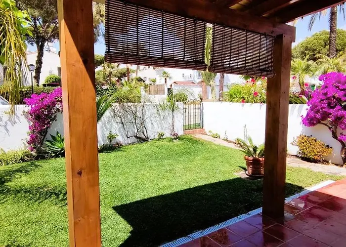 Con Jardin Y Piscina En Playa Apartament *