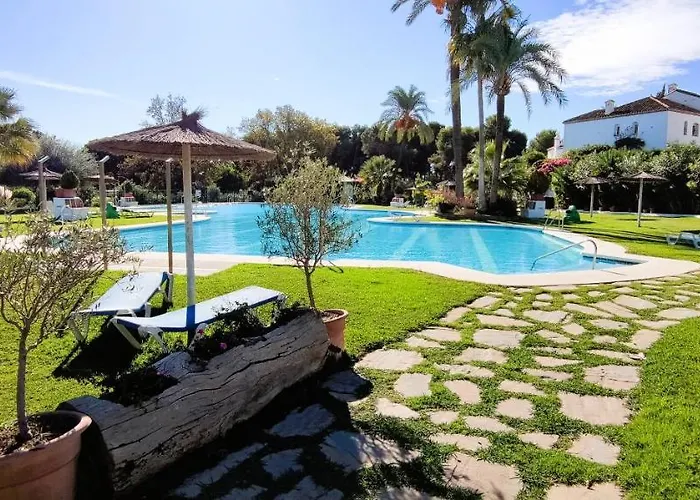 Con Jardin Y Piscina En Playa * Estepona