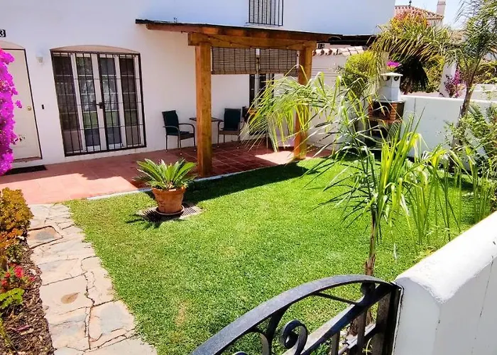 Con Jardin Y Piscina En Playa *