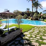 Con Jardin Y Piscina En Playa * אסטפונה