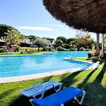 Con Jardin Y Piscina En Playa דירה