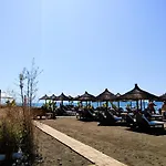 Con Jardin Y Piscina En Playa דירה אסטפונה