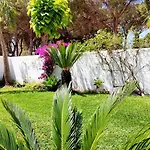 Con Jardin Y Piscina En Playa * אסטפונה