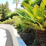 Con Jardin Y Piscina En Playa דירה