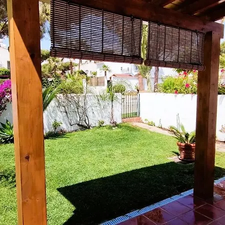 Con Jardin Y Piscina En Playa Apartment *