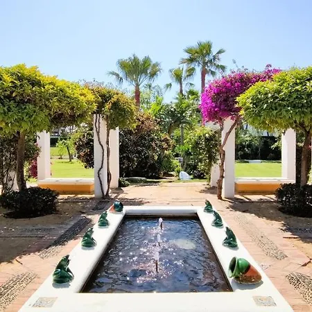 Con Jardin Y Piscina En Playa Apartment Estepona