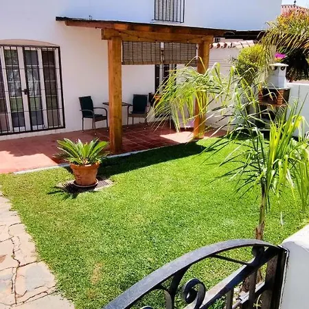 Con Jardin Y Piscina En Playa *