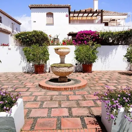 Con Jardin Y Piscina En Playa Apartment *