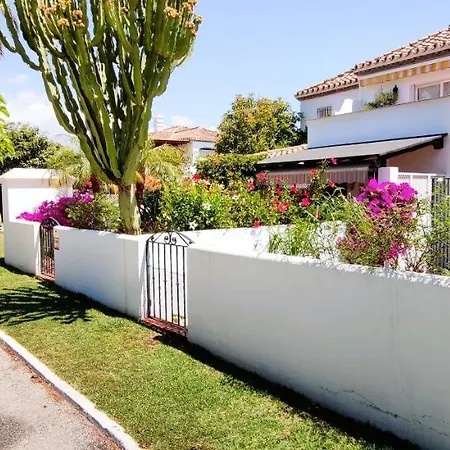 Con Jardin Y Piscina En Playa *