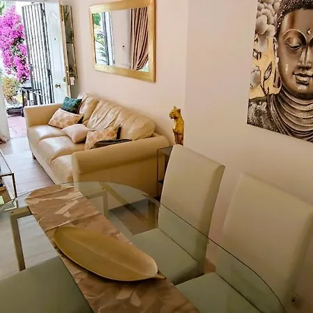 Con Jardin Y Piscina En Playa Apartment *