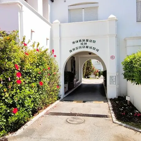 Con Jardin Y Piscina En Playa