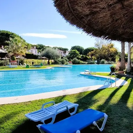 Con Jardin Y Piscina En Playa Apartment