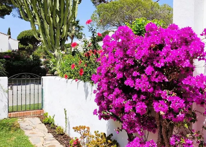 Con Jardin Y Piscina En Playa Lägenhet