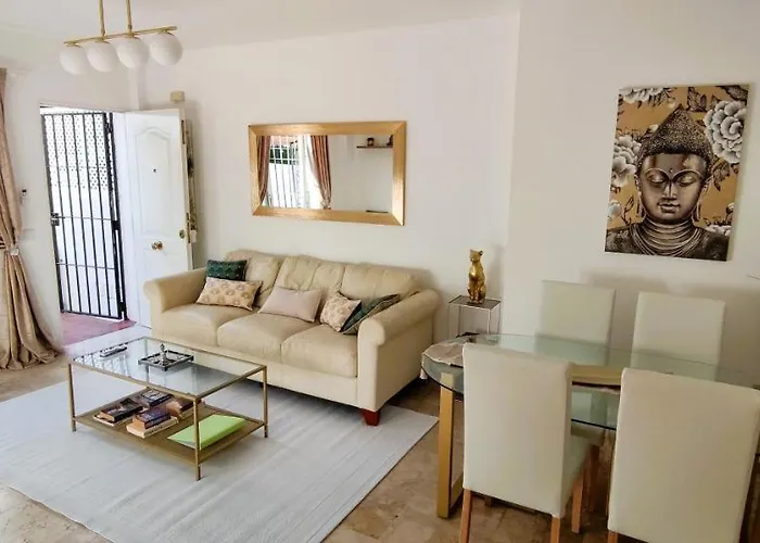 Con Jardin Y Piscina En Playa Apartment Estepona