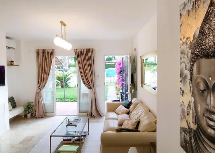 Con Jardin Y Piscina En Playa Apartment