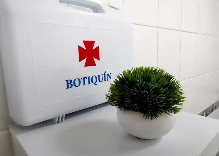 Con Jardin Y Piscina En Playa