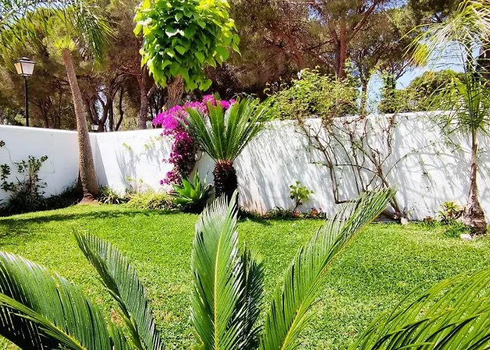 Con Jardin Y Piscina En Playa * Estepona