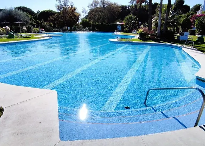 Con Jardin Y Piscina En Playa Apartment