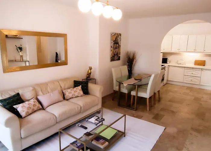 Con Jardin Y Piscina En Playa Apartment Estepona