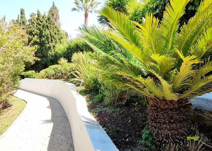 Con Jardin Y Piscina En Playa Apartment